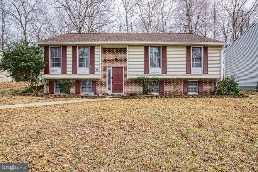 Welcome to this charming sweet gem, 3-bedroom, 2 full bath home offers modern comfort move-in-ready opportunity. It’s ready for new owners to add their own touches. Great home located in Holleybrooke/Cobblestone. Home has new carpeting. Master w/full bath. Large finished area in basement ideal for Den/Family room, Game room, etc. Unfinished area of basement has Laundry and room for storage. Deck in rear of home, with fenced-in yard. Driveway with plenty of space for parking. Neighborhood has community pool and other amenities. Home sold as is.