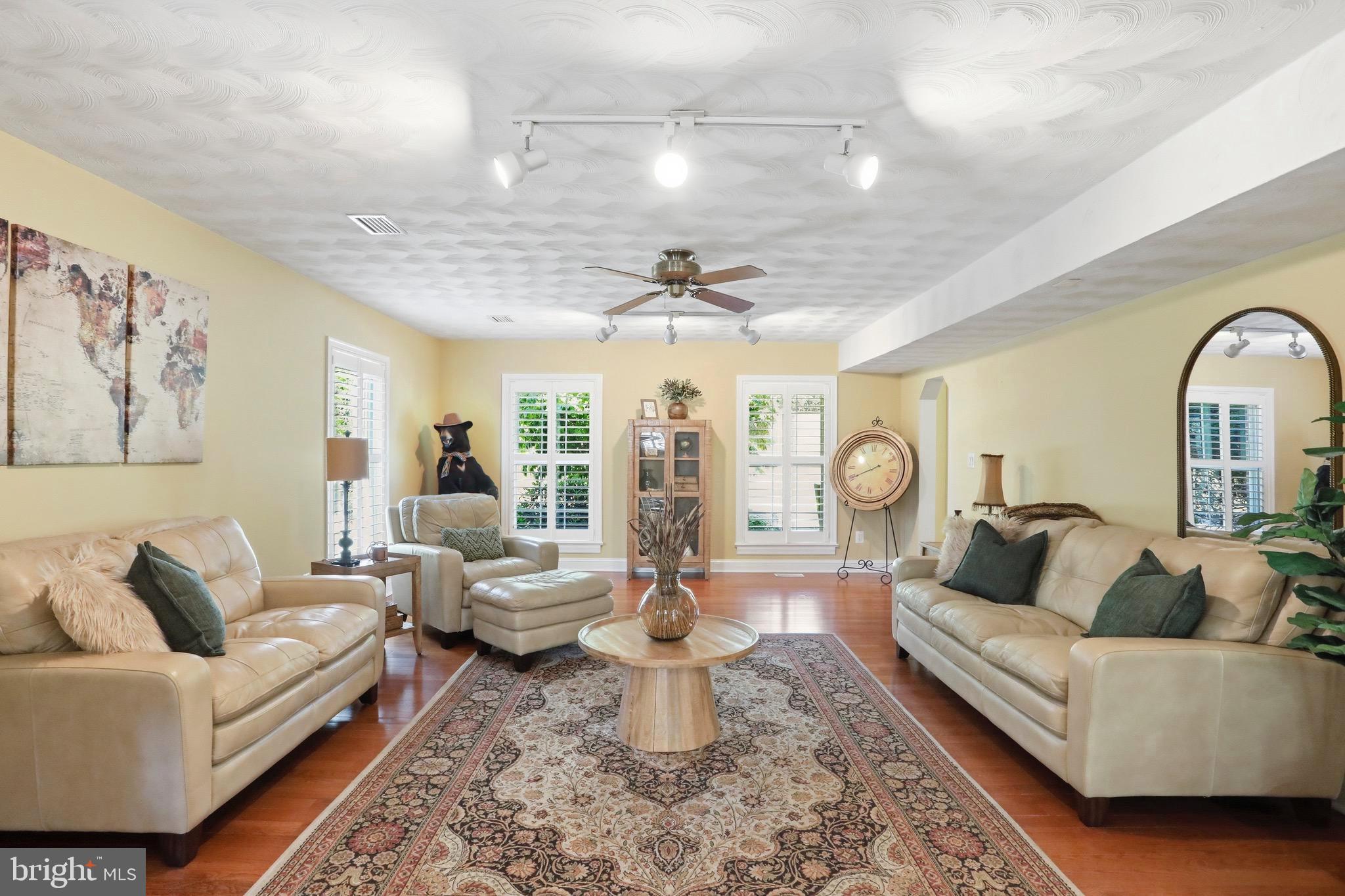 CEDAR LAWN - Residential