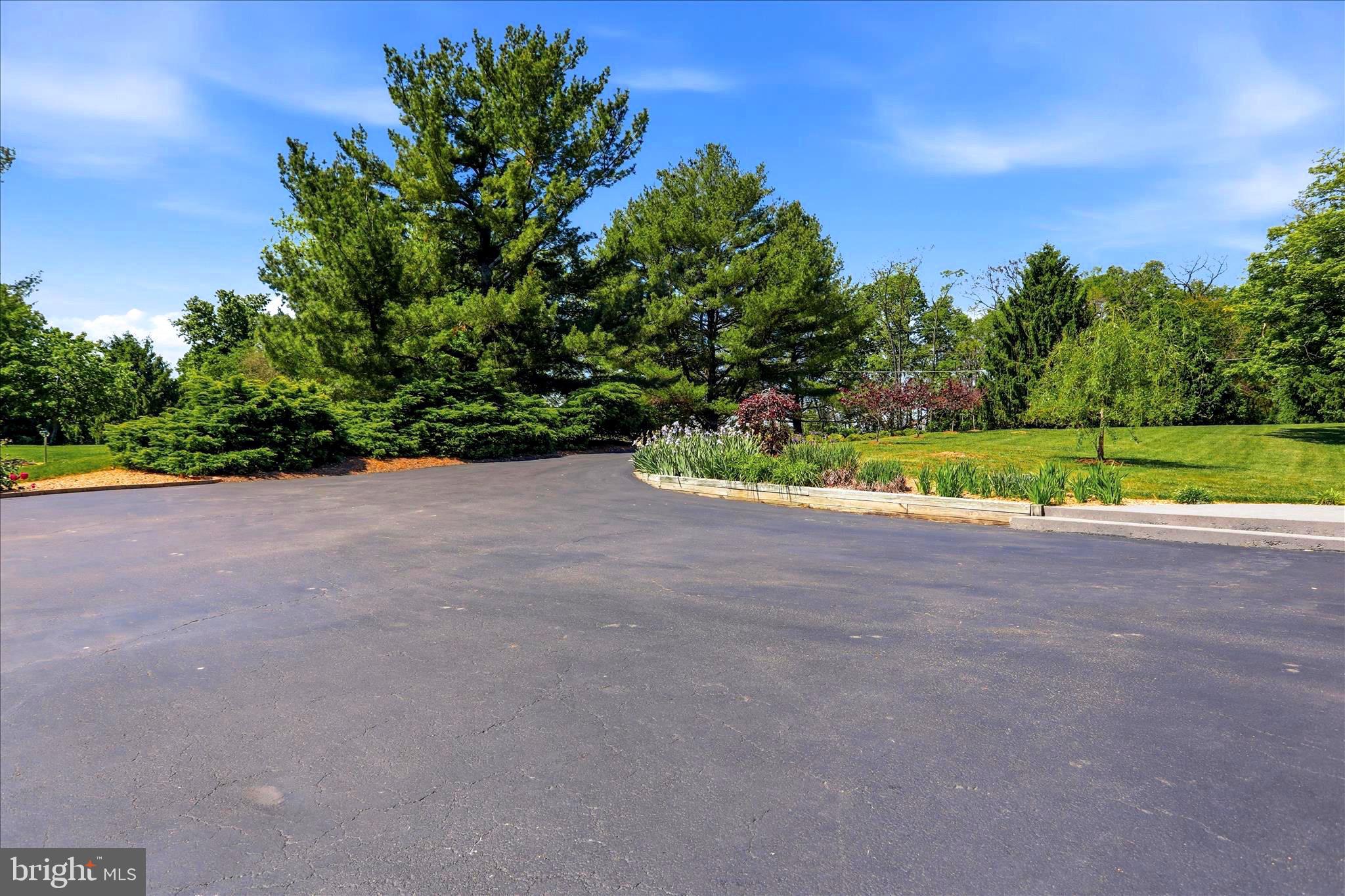 CEDAR LAWN - Residential