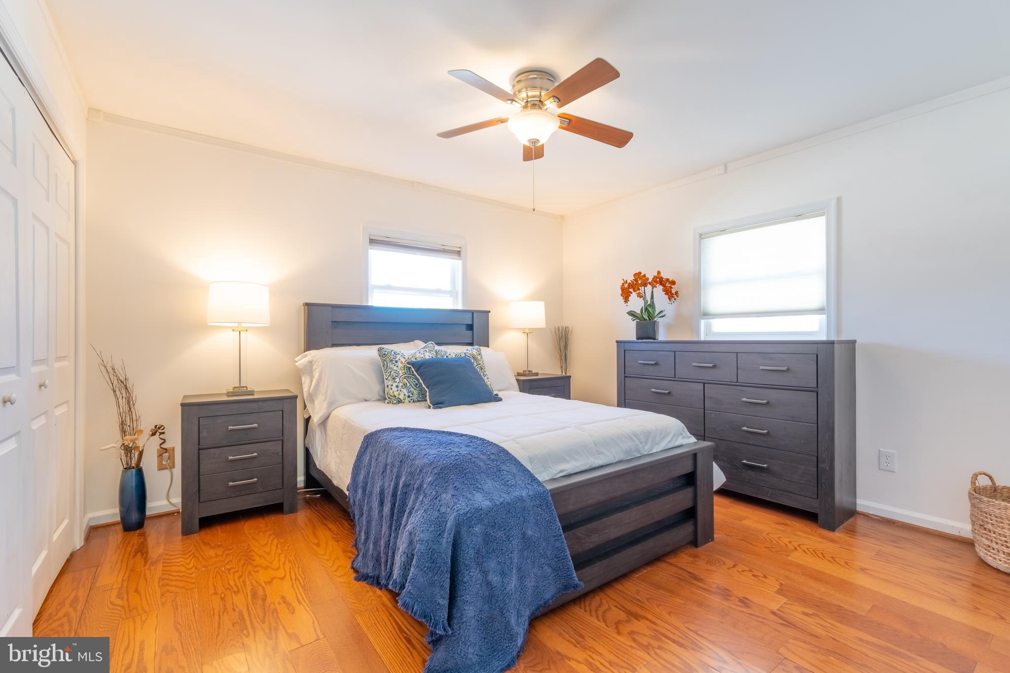 WOODLAND BEACH - Residential