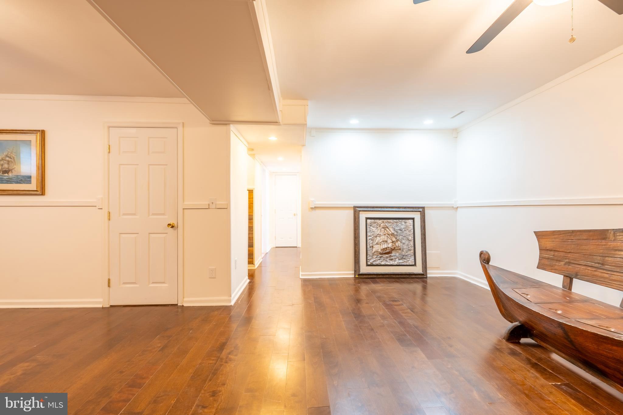 WOODLAND BEACH - Residential