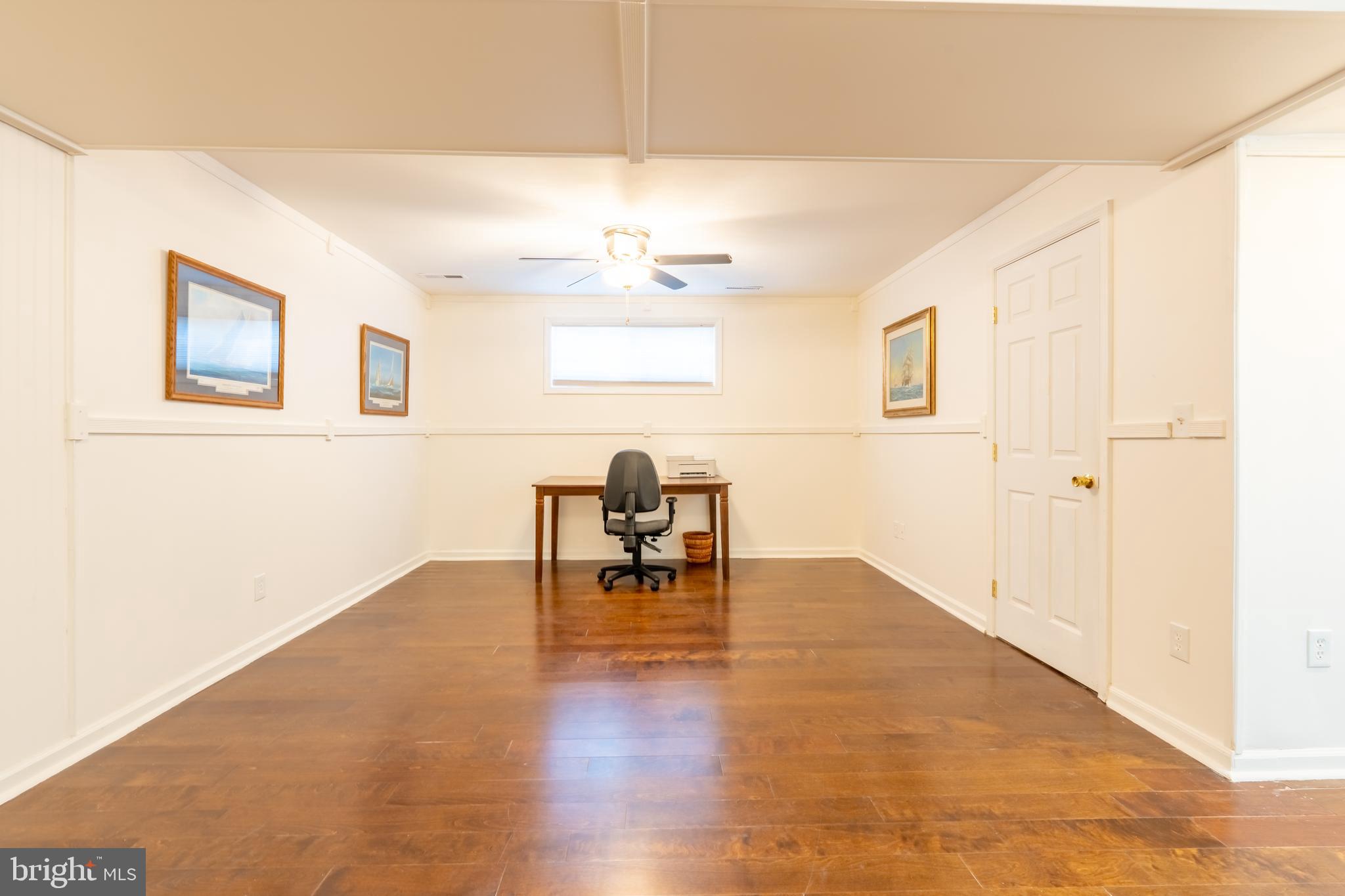 WOODLAND BEACH - Residential