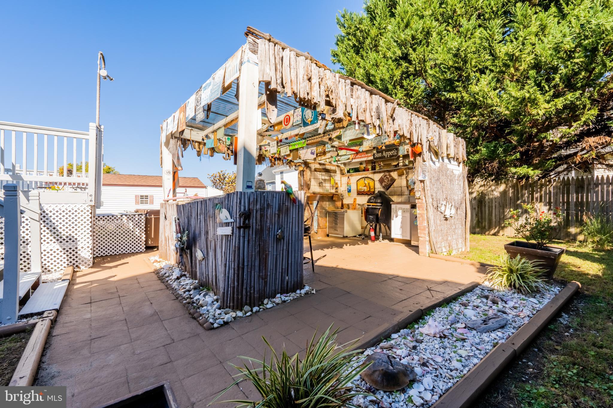 WOODLAND BEACH - Residential