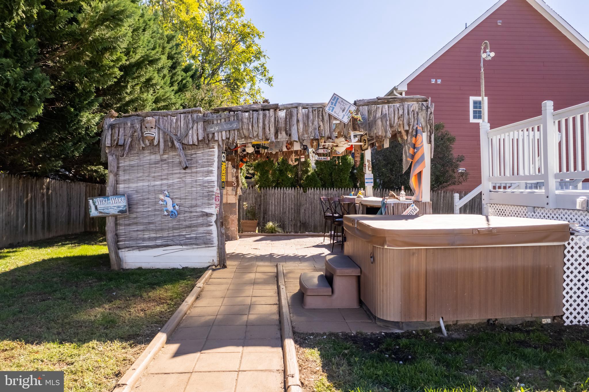 WOODLAND BEACH - Residential