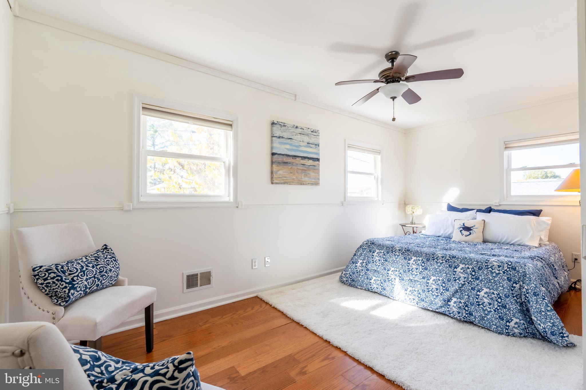 WOODLAND BEACH - Residential