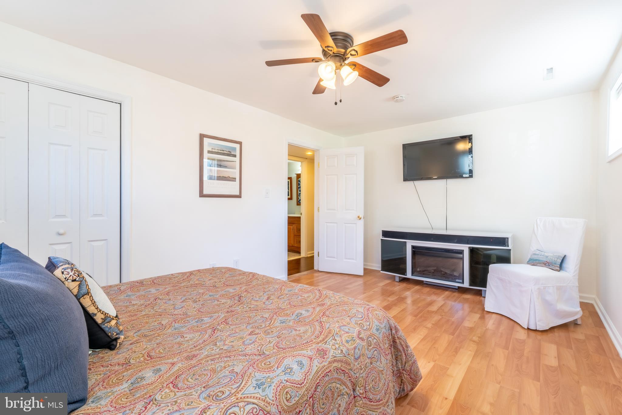 WOODLAND BEACH - Residential