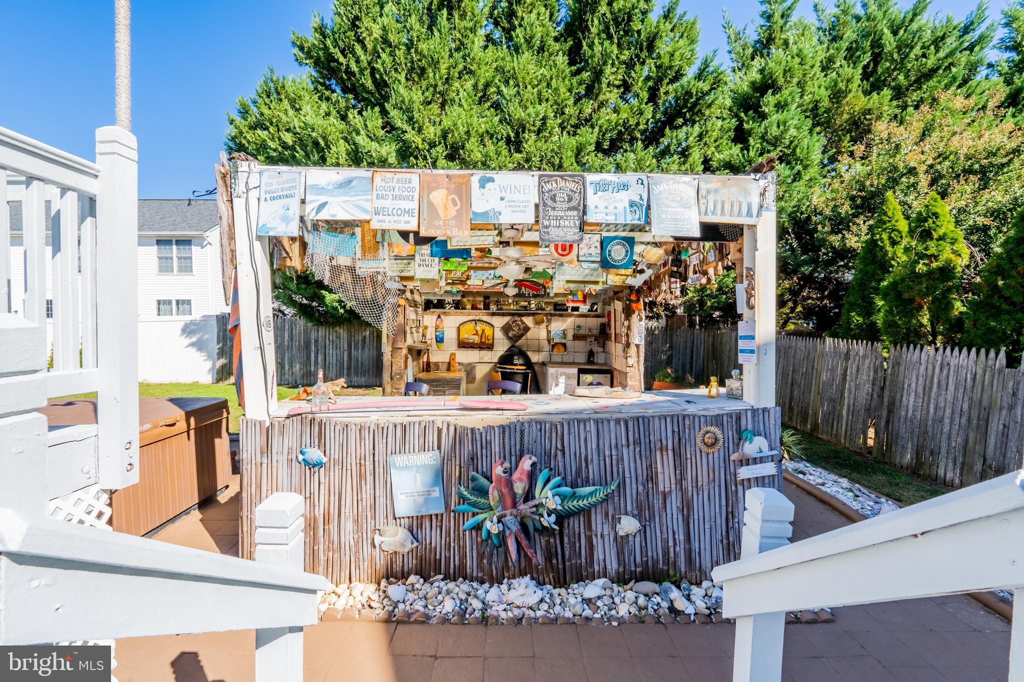 WOODLAND BEACH - Residential