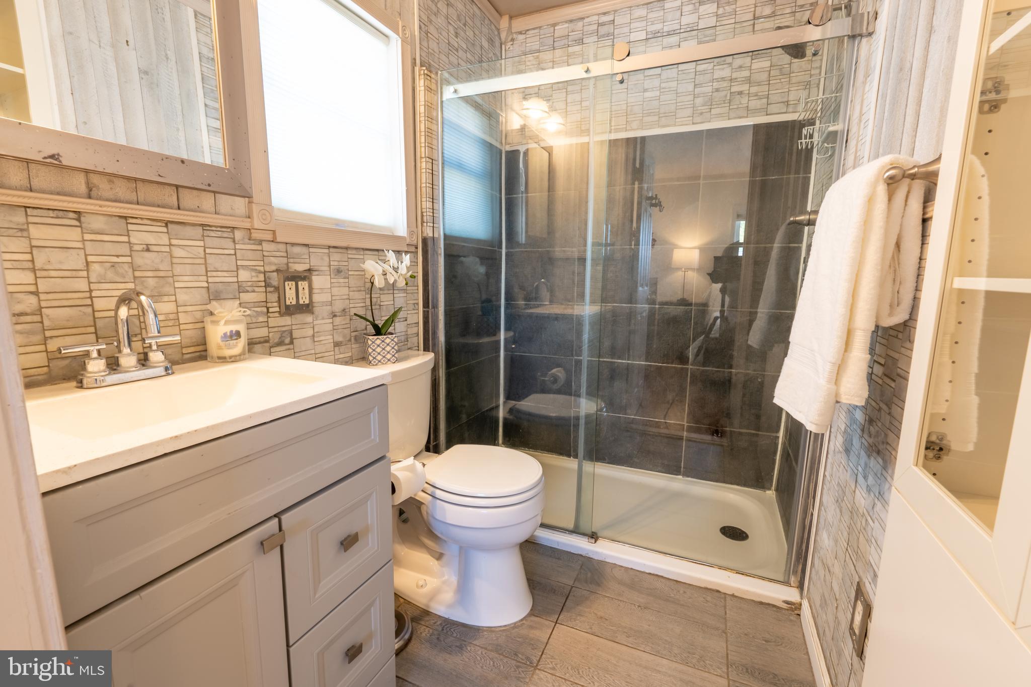 WOODLAND BEACH - Residential