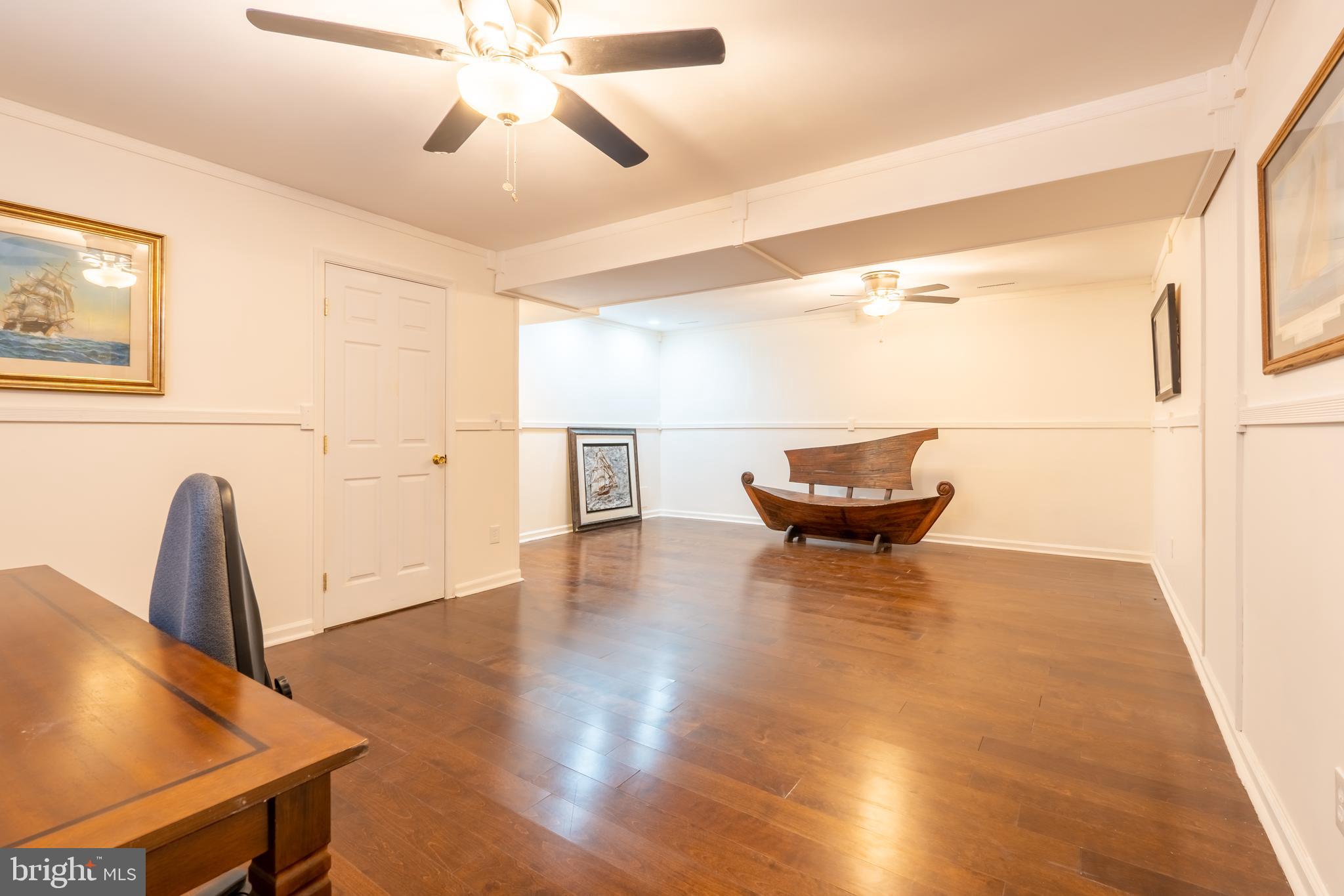 WOODLAND BEACH - Residential