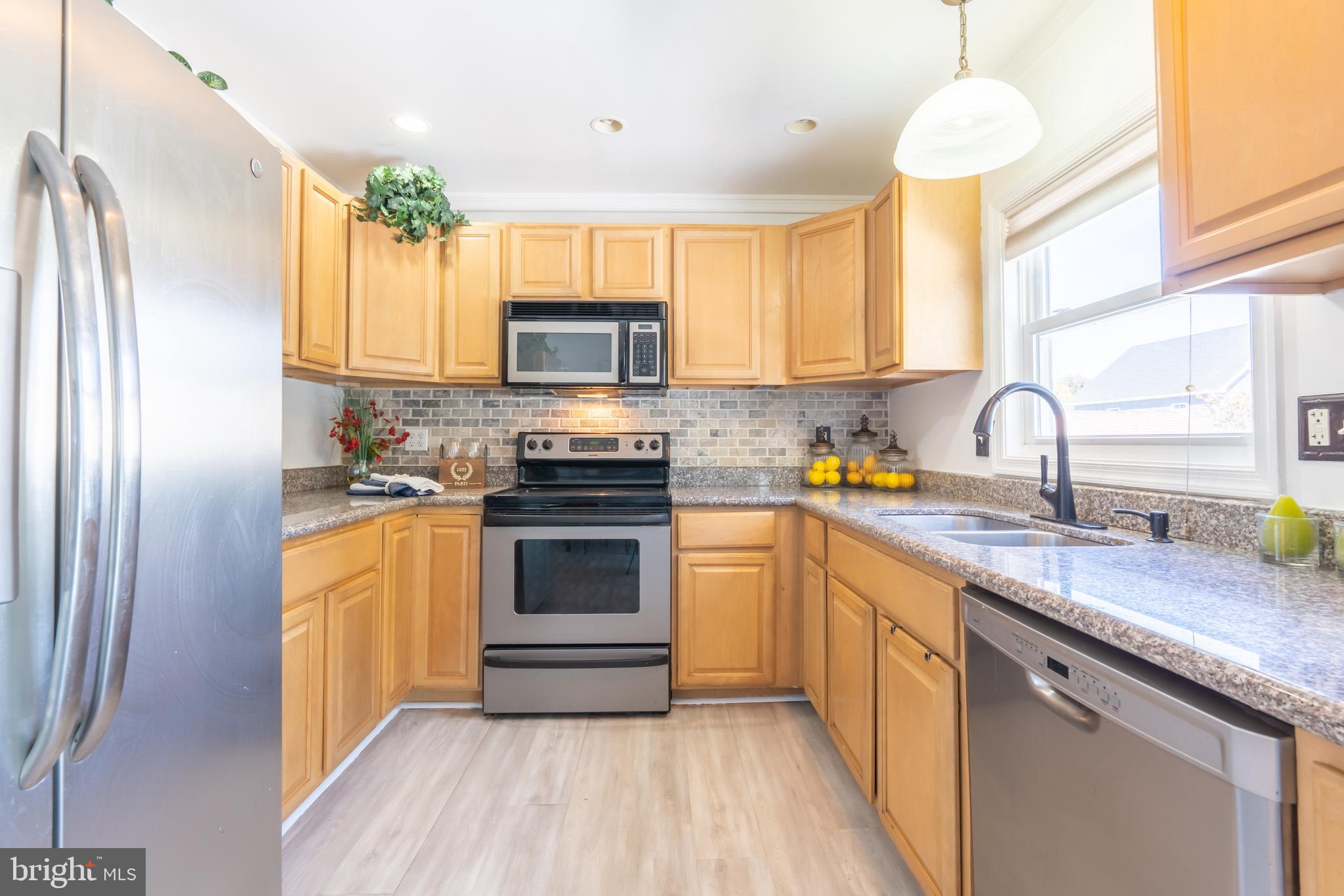 WOODLAND BEACH - Residential