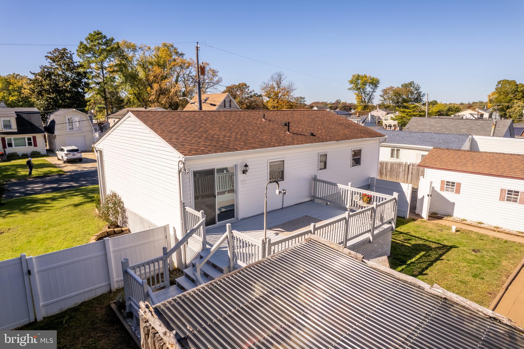 WOODLAND BEACH - Residential