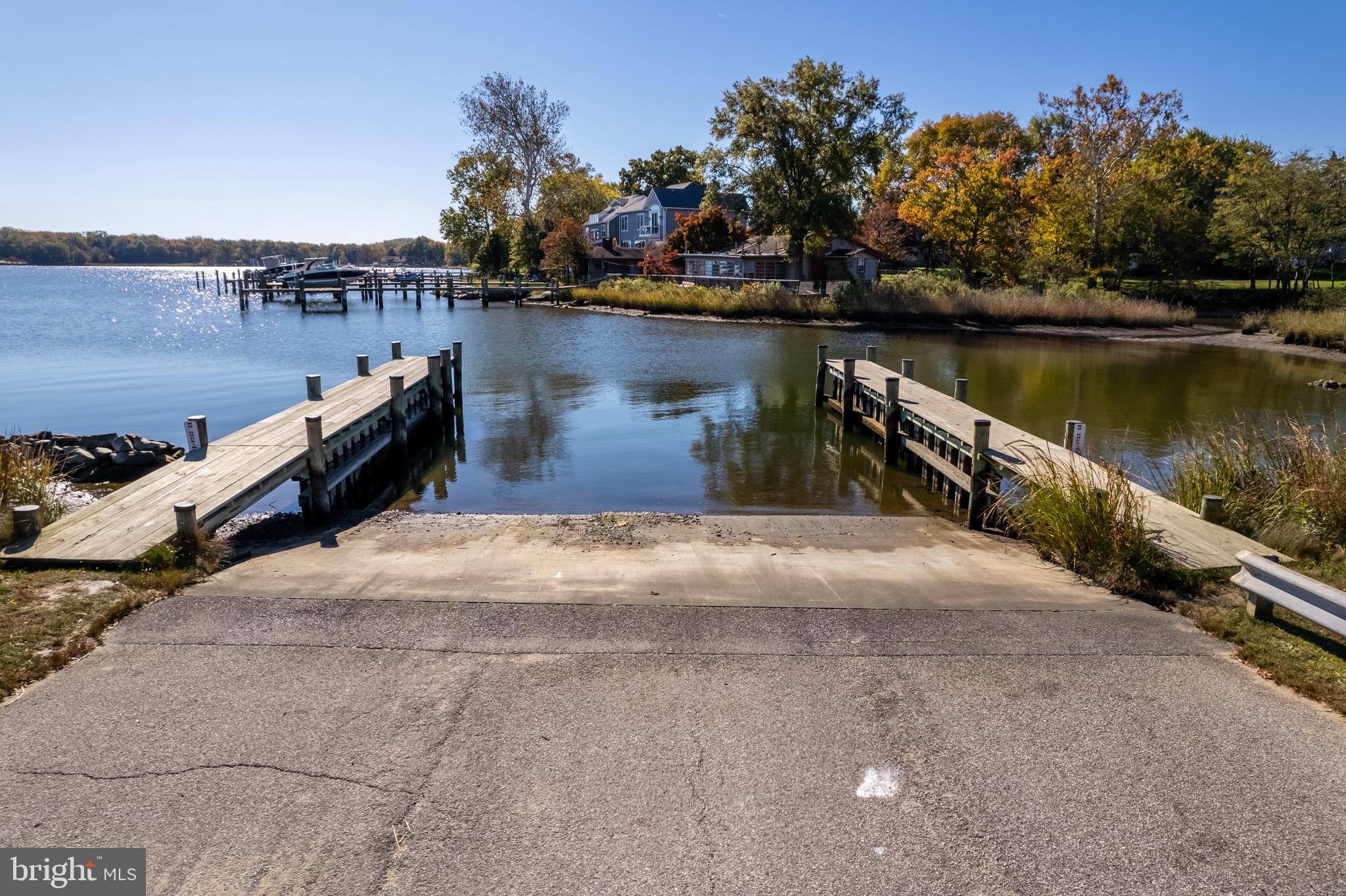 WOODLAND BEACH - Residential