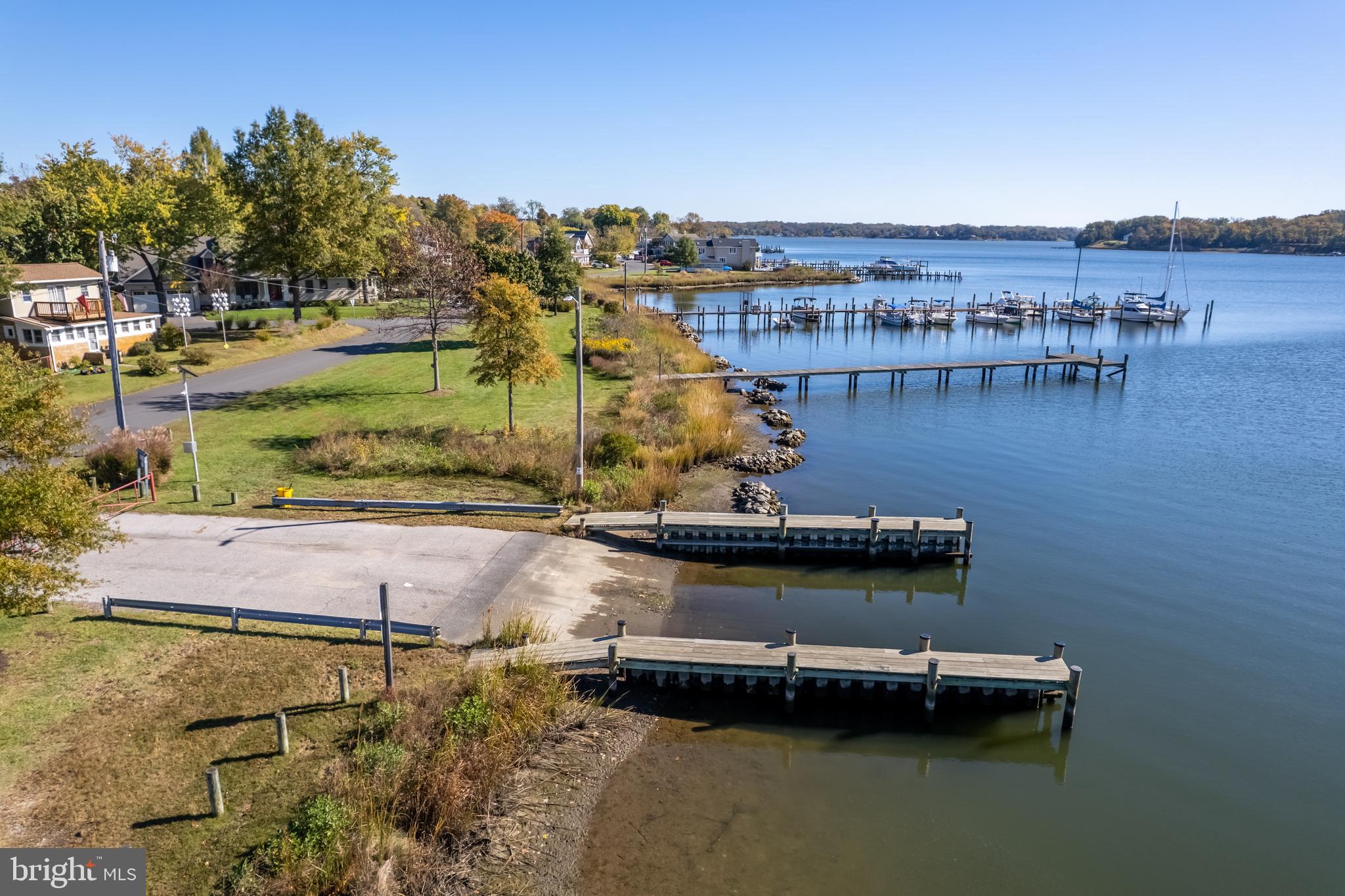 WOODLAND BEACH - Residential