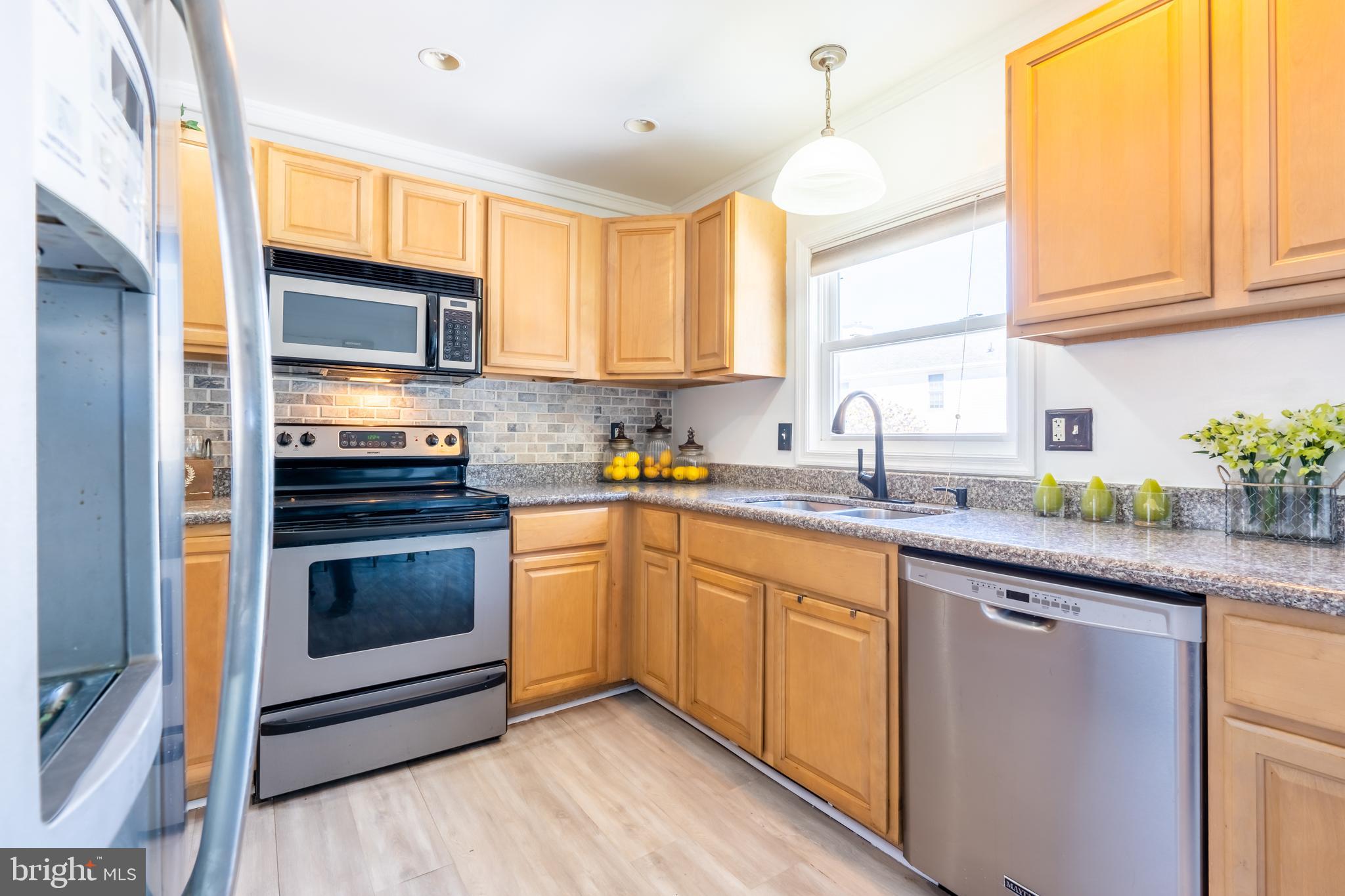 WOODLAND BEACH - Residential