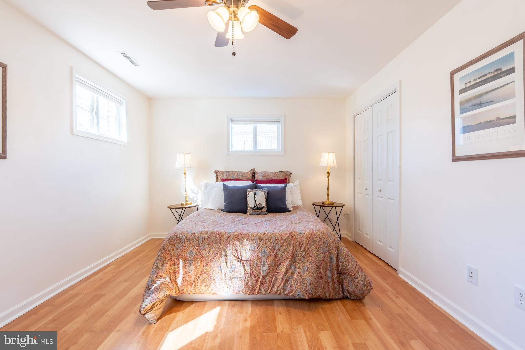 WOODLAND BEACH - Residential