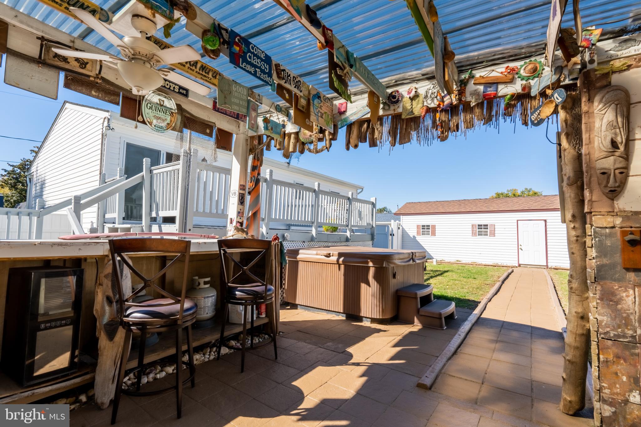 WOODLAND BEACH - Residential