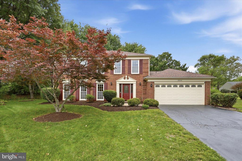 Photo of 3244 Duck Pond Court, HERNDON, VA 20171 (MLS # VAFX2298590)
