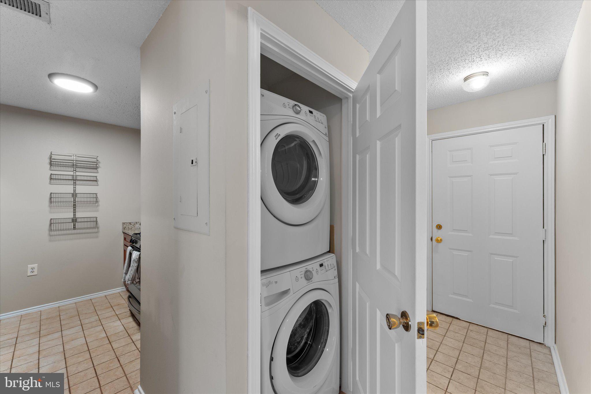 ASHBURN FARM - Residential Lease