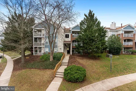 20957 Timber Ridge Terrace Unit 303, Ashburn, VA MLS: VALO2091112