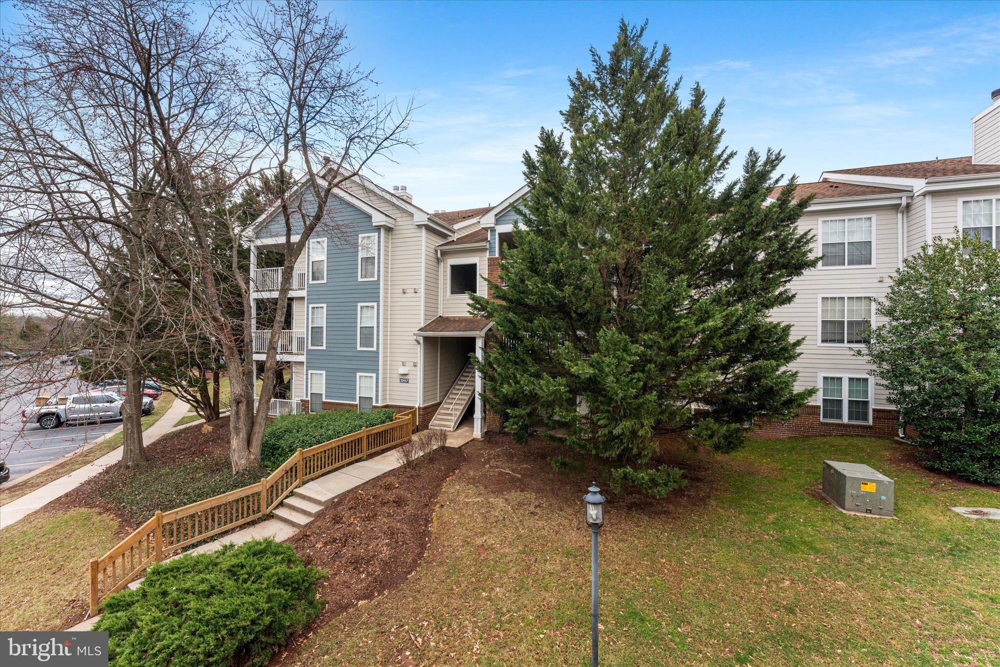 ASHBURN FARM - Residential Lease