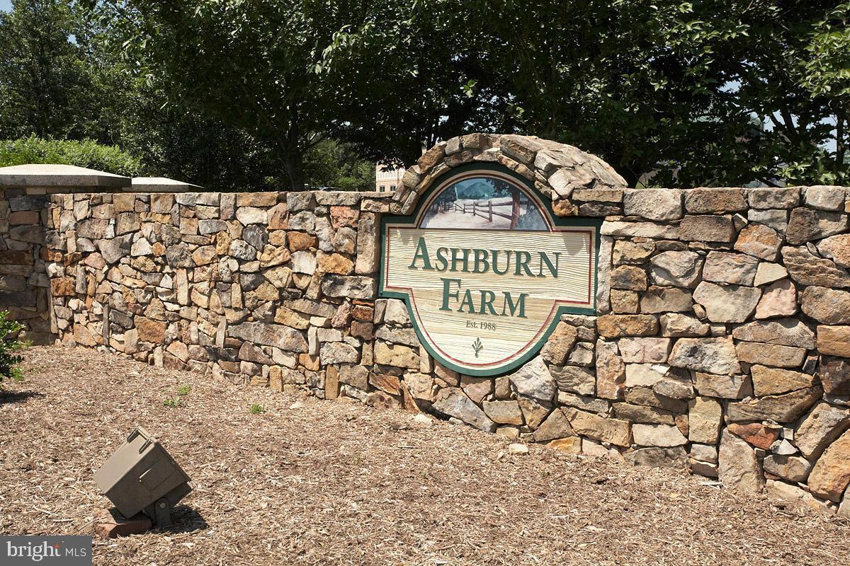 ASHBURN FARM - Residential Lease