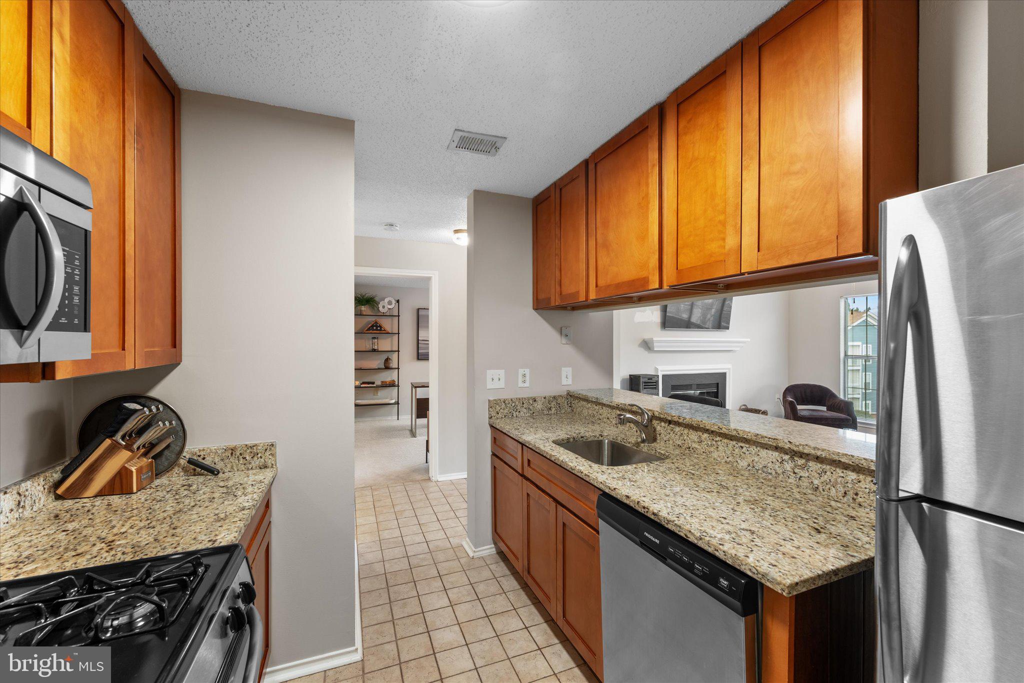 ASHBURN FARM - Residential Lease