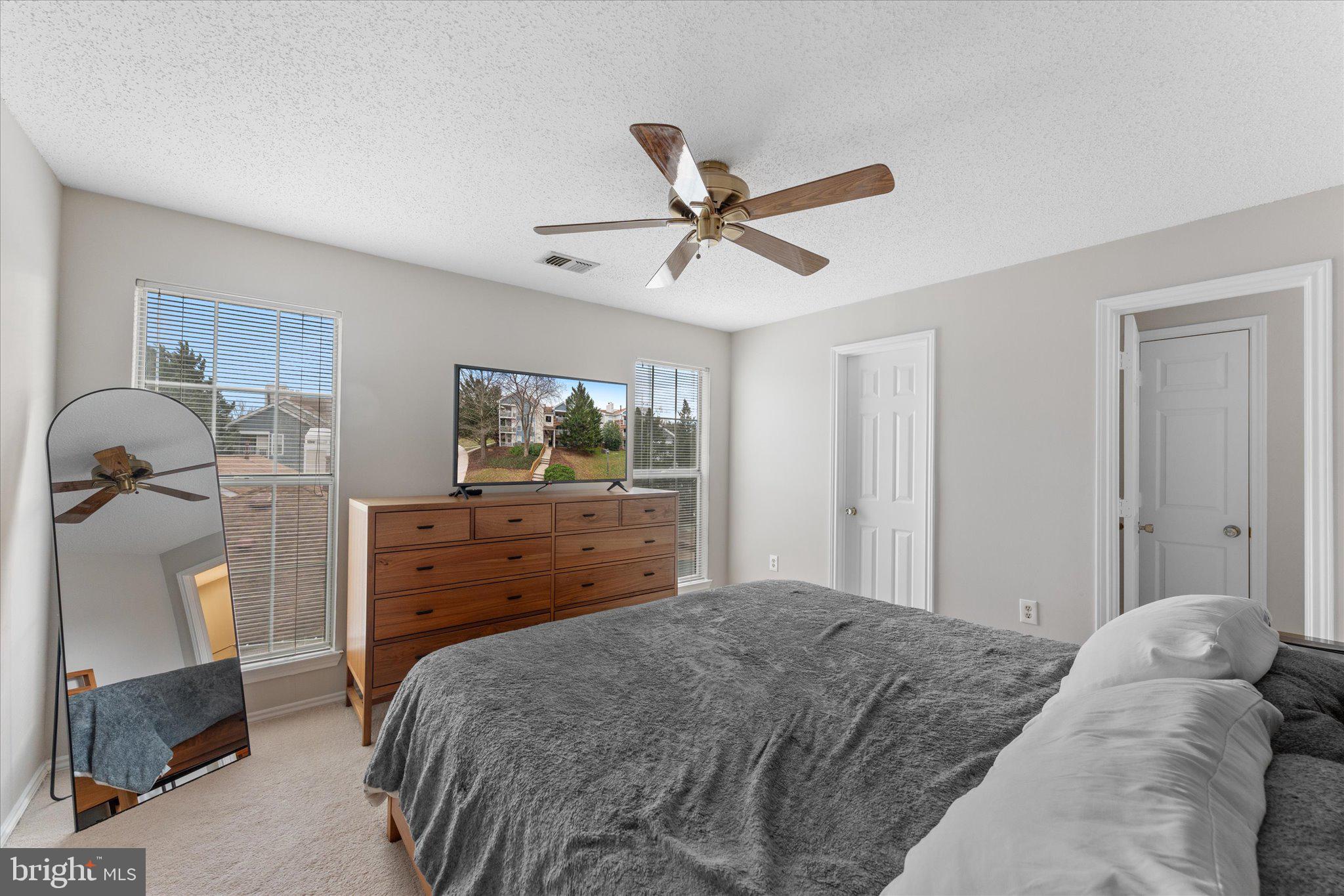 ASHBURN FARM - Residential Lease