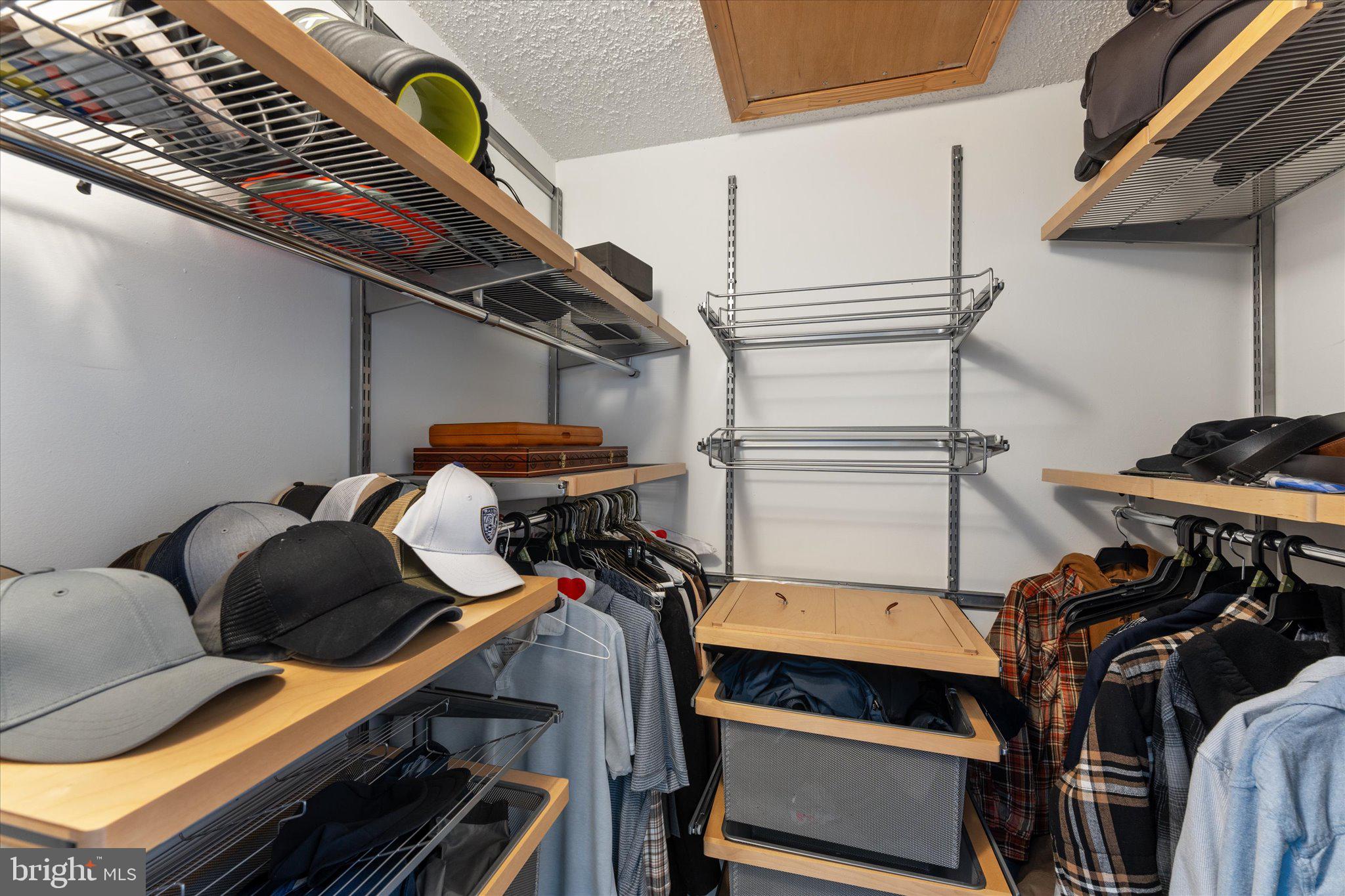 ASHBURN FARM - Residential Lease