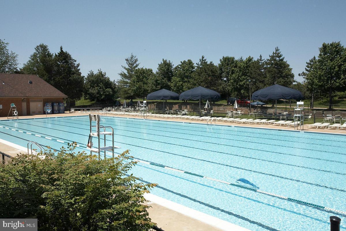 ASHBURN FARM - Residential Lease