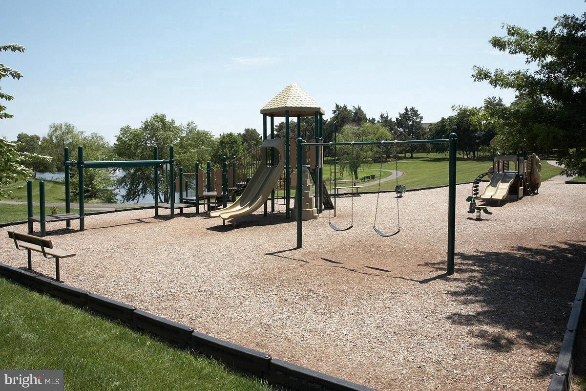 ASHBURN FARM - Residential Lease