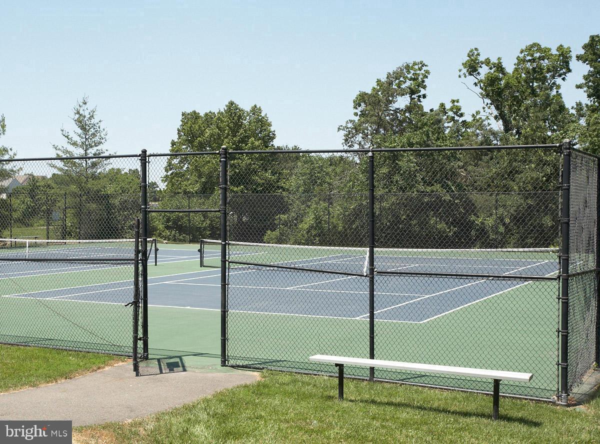 ASHBURN FARM - Residential Lease