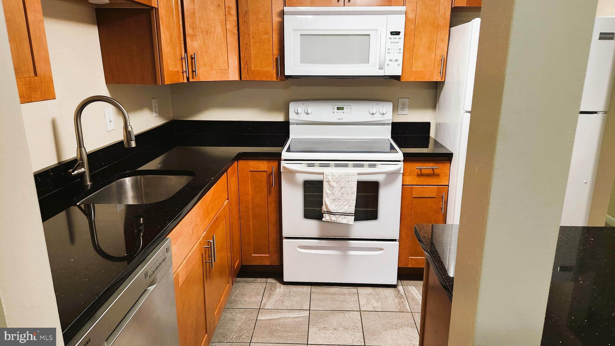 TREETOP CONDO - Residential