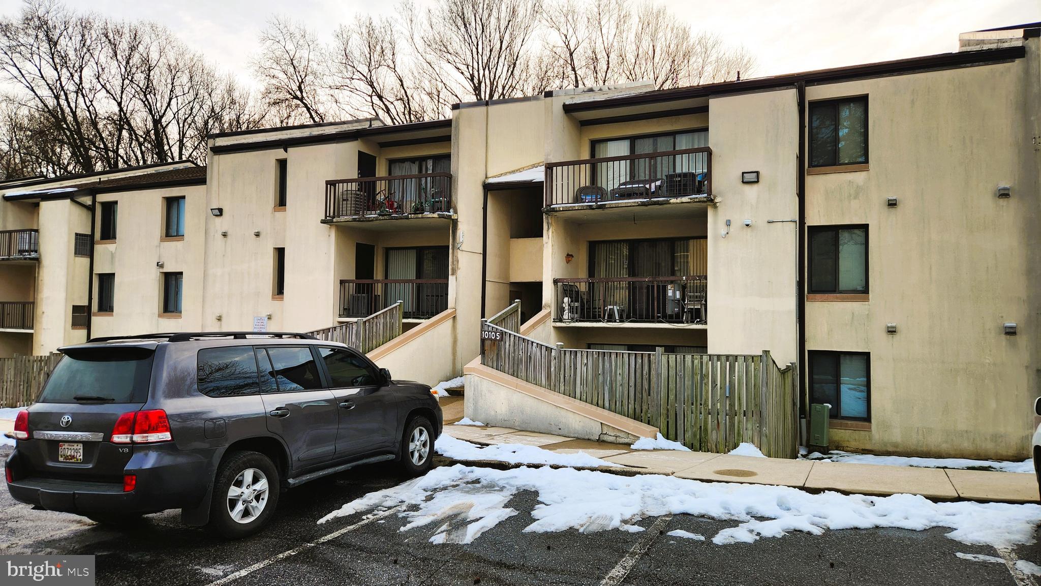 TREETOP CONDO - Residential