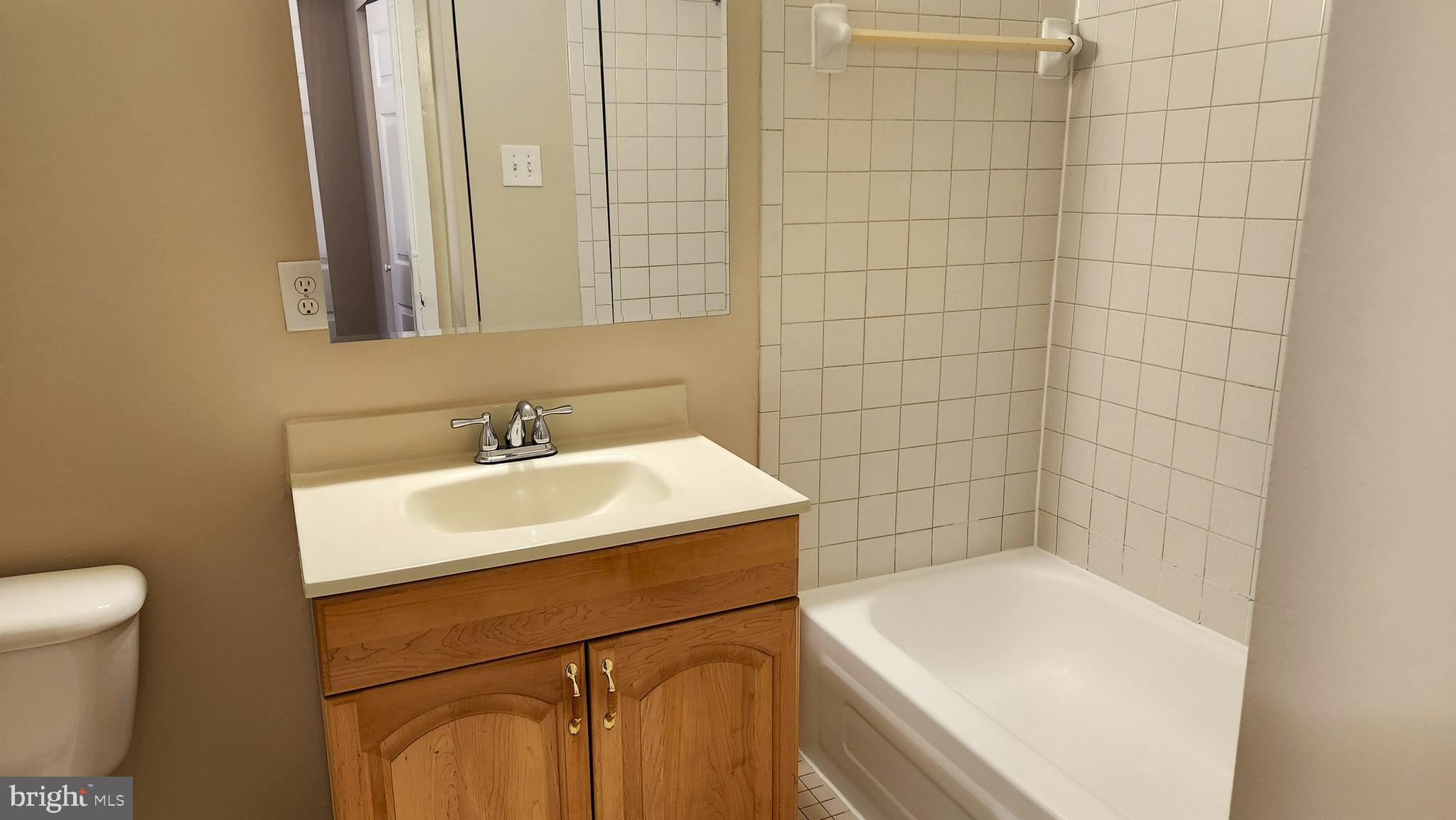 TREETOP CONDO - Residential