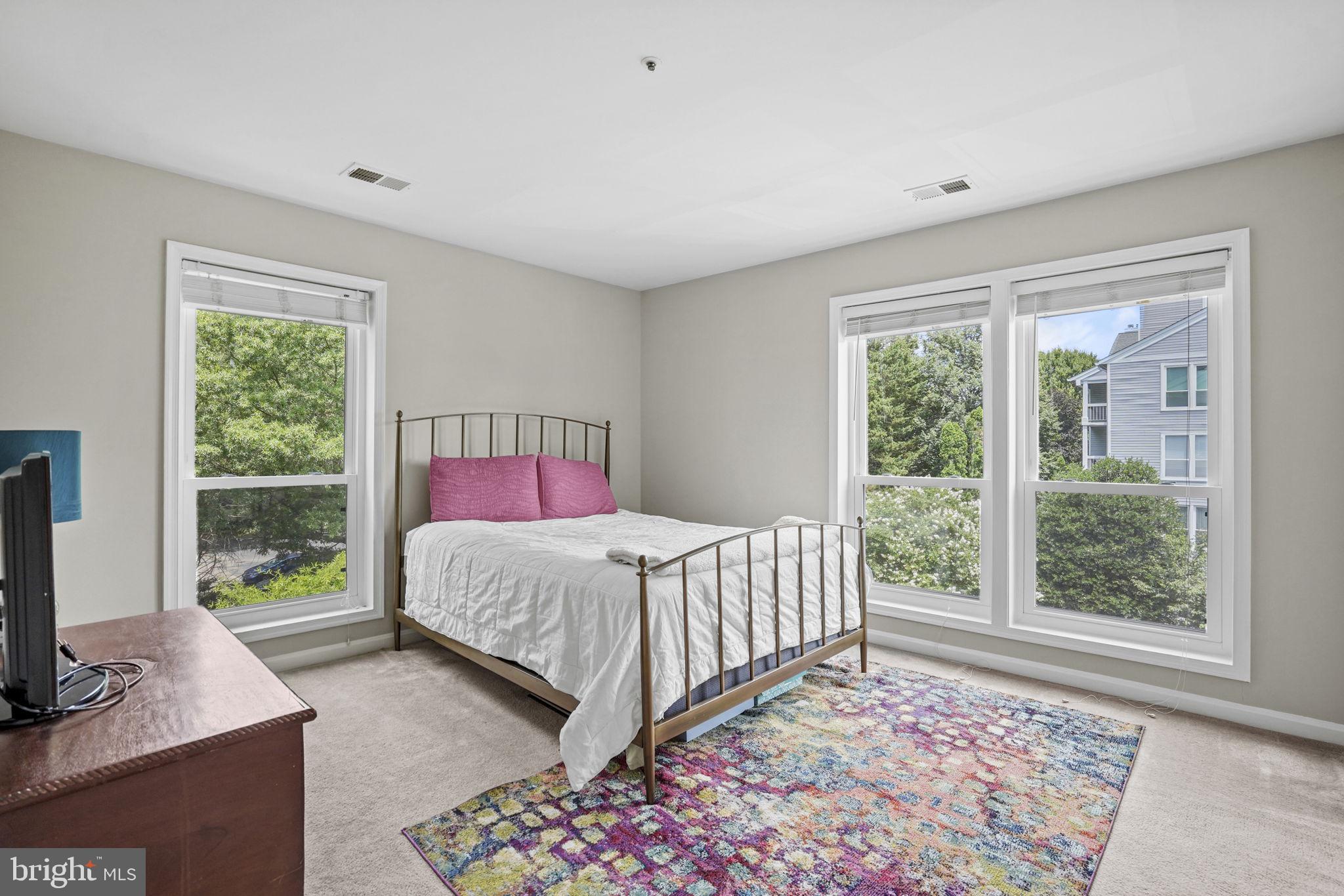 FOUR WINDS AT OAKTON - Residential Lease