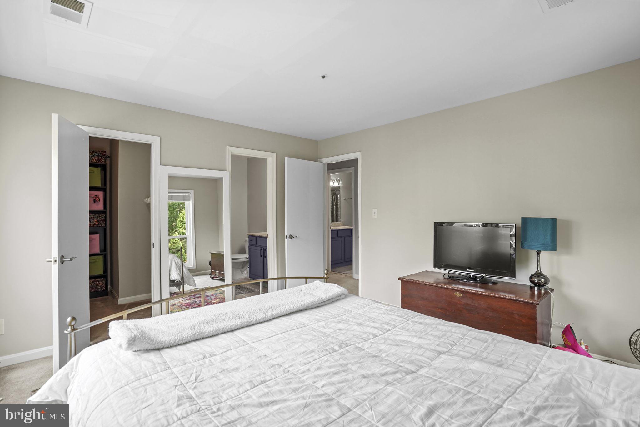 FOUR WINDS AT OAKTON - Residential Lease