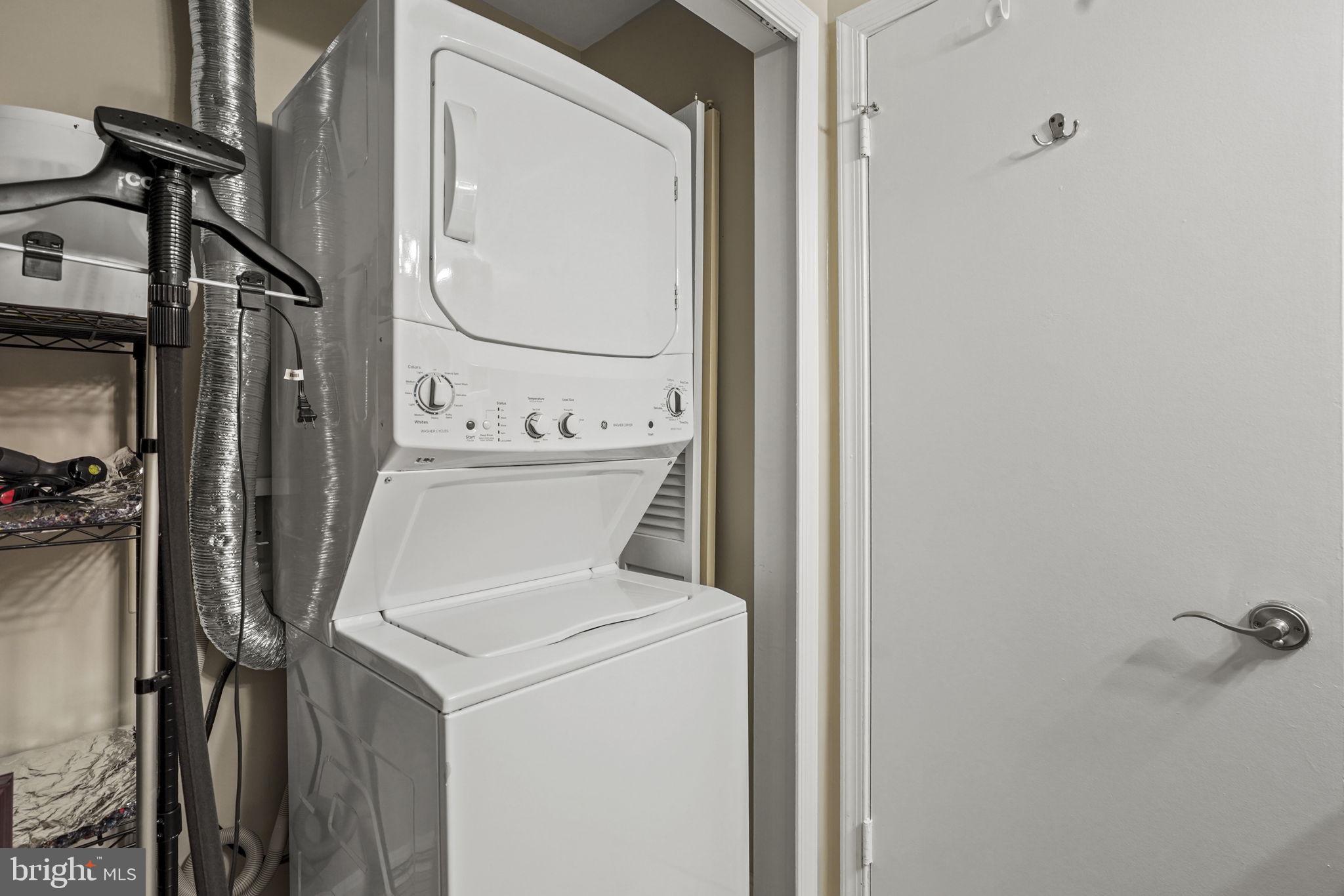 FOUR WINDS AT OAKTON - Residential Lease