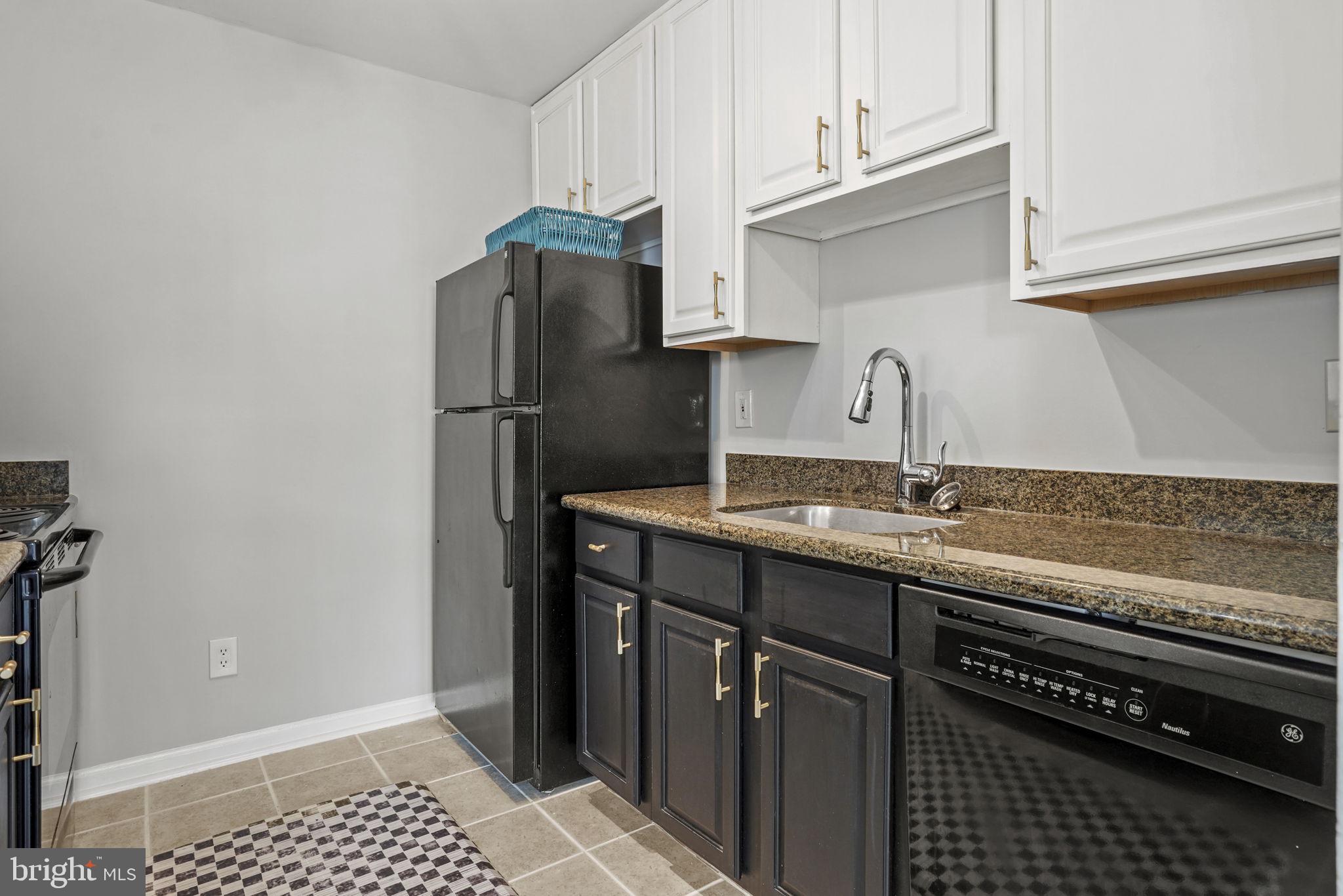 FOUR WINDS AT OAKTON - Residential Lease