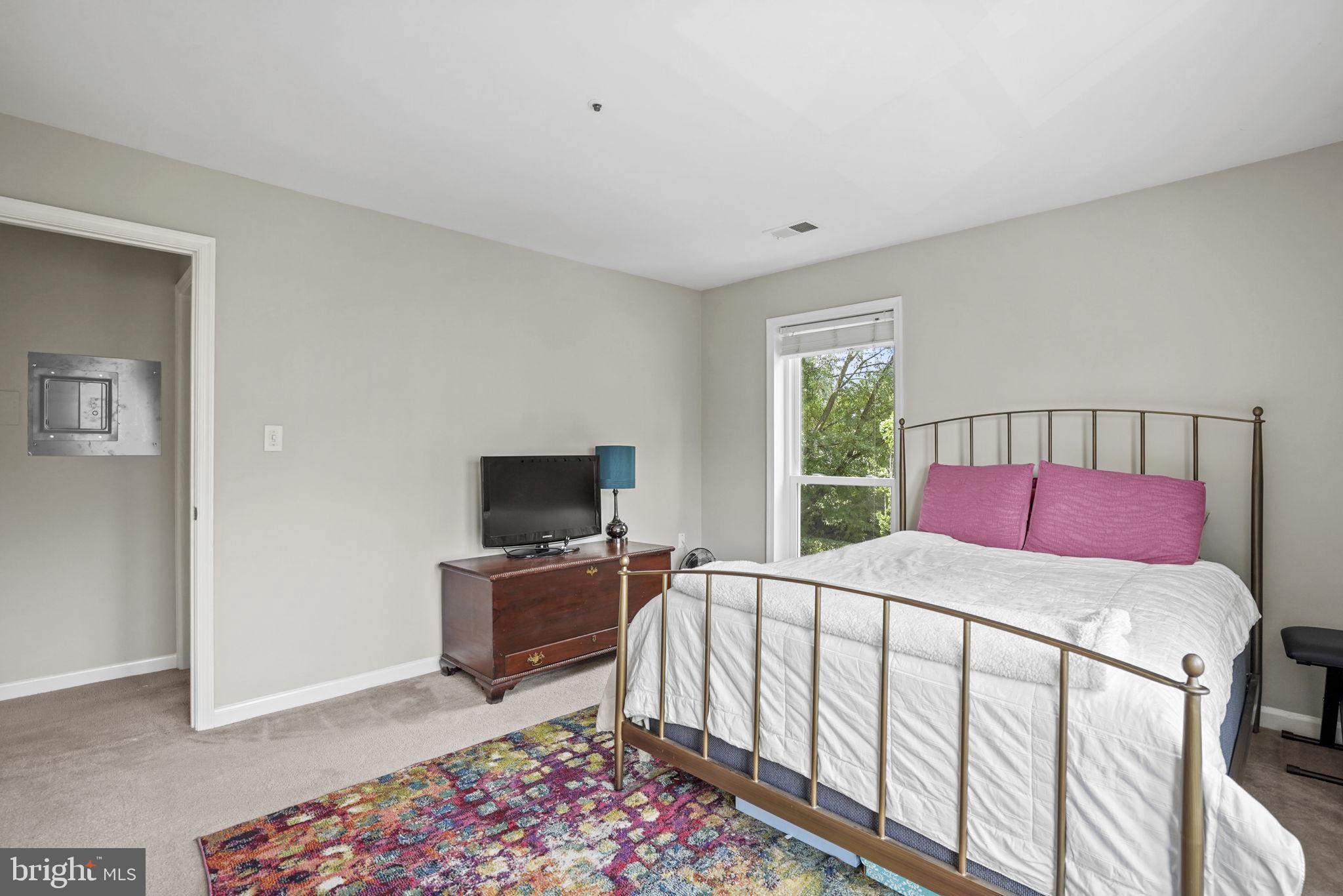 FOUR WINDS AT OAKTON - Residential Lease