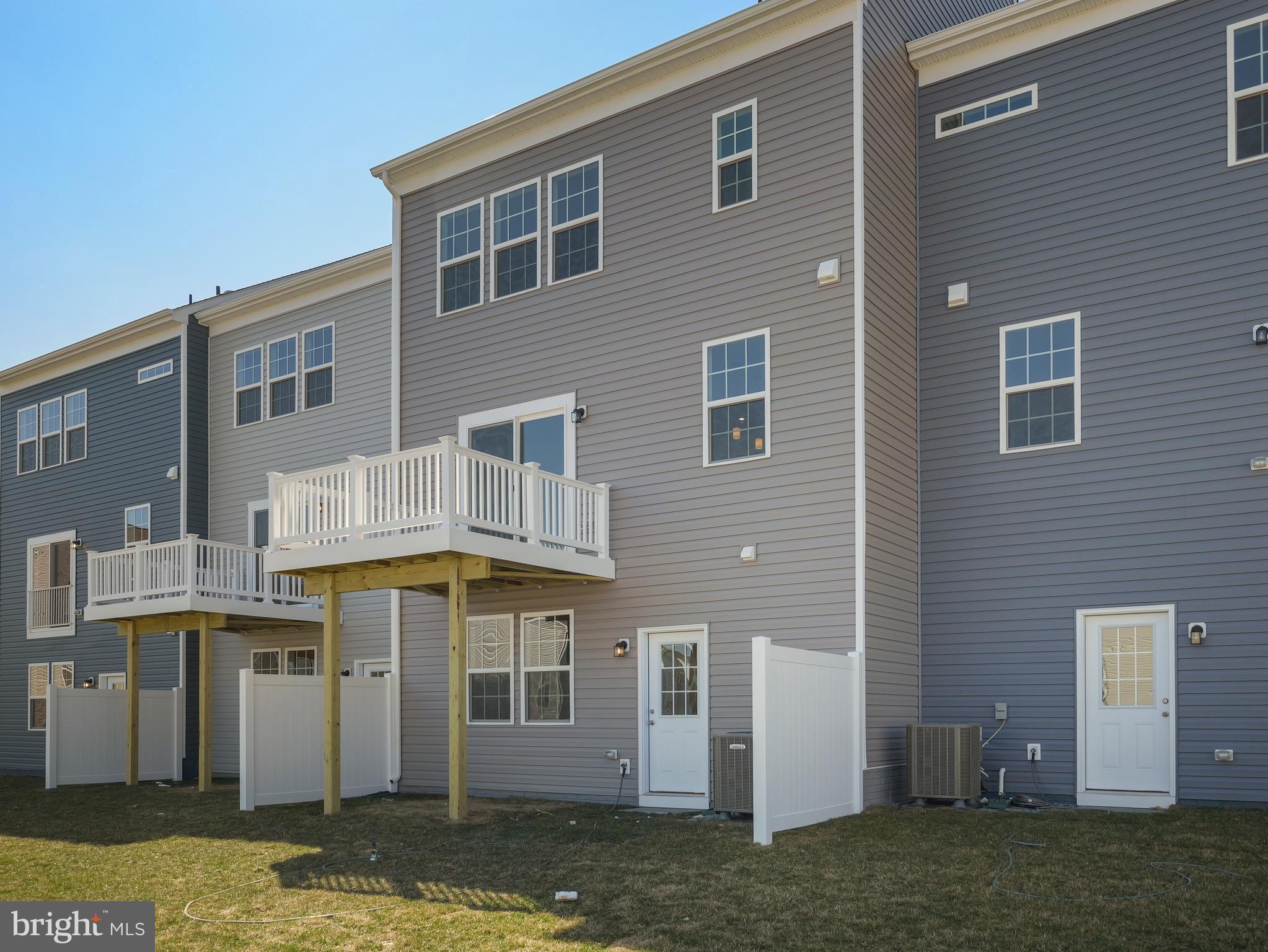 OVERLOOK AT RIVERSIDE TOWNHOMES - Residential Lease