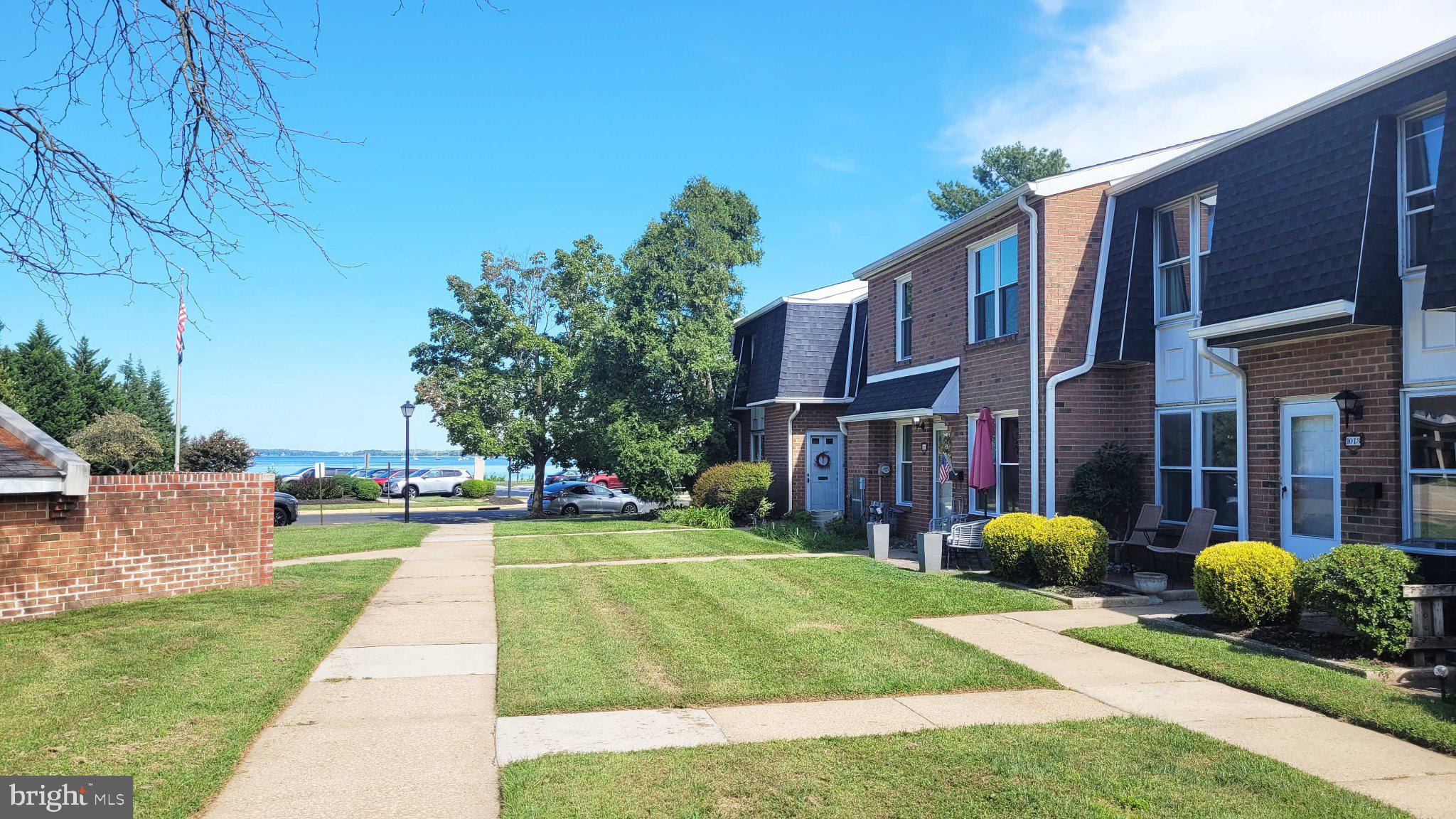 1013 HARBOUR DRIVE