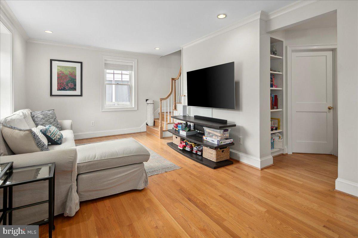 NEW ALEXANDRIA - Residential