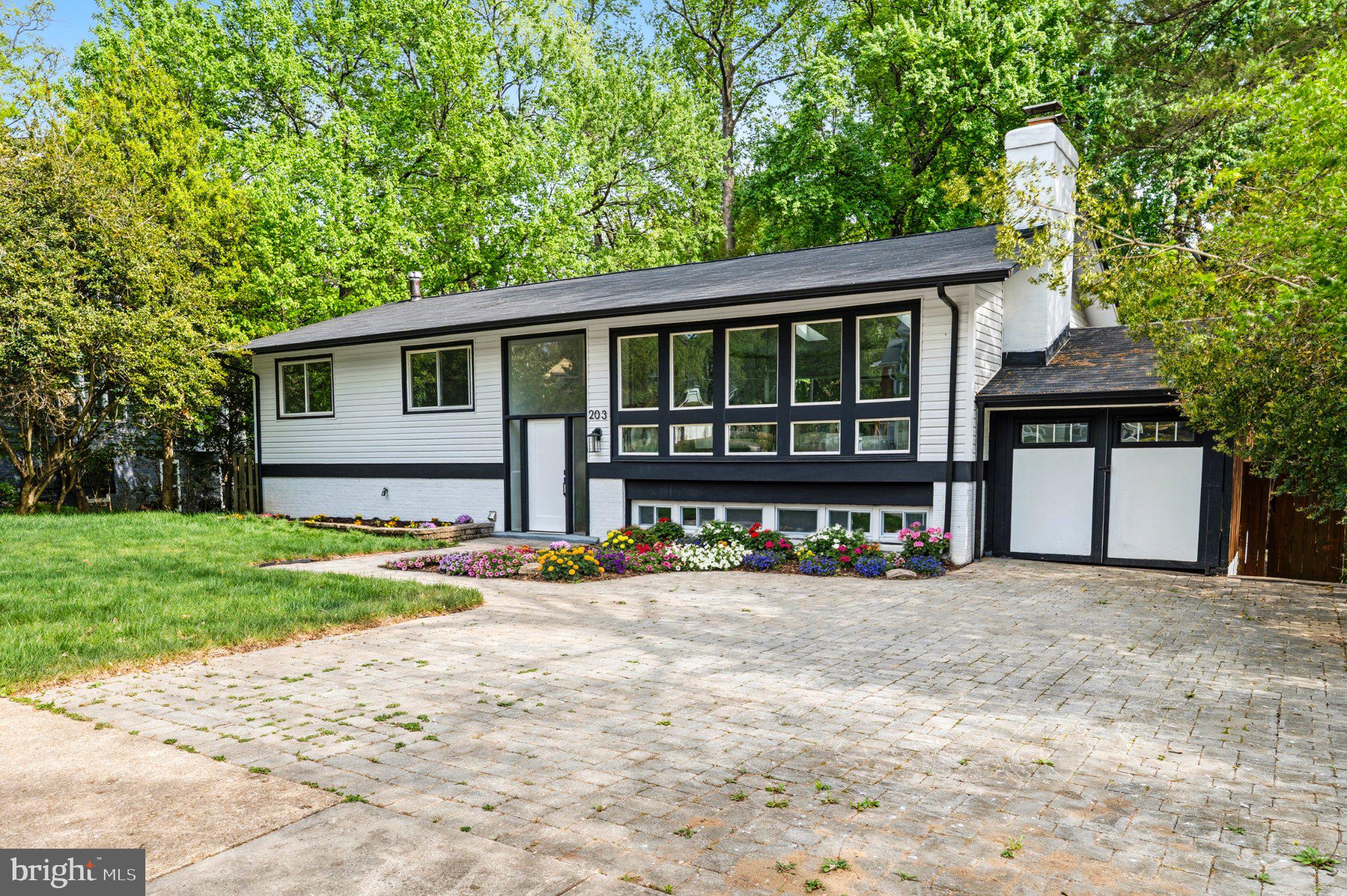 203 AUDREYS COURT SE