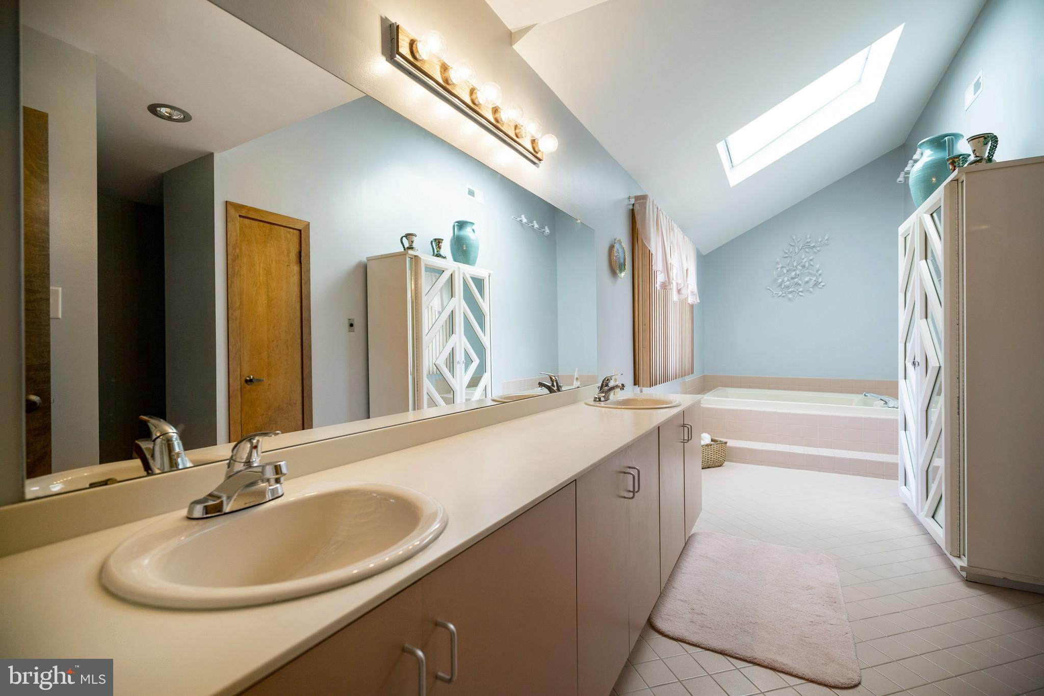 TOWER HILL - Residential