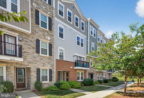 Photo of 41956 Pickwick Mill Terrace, ALDIE, VA 20105 (MLS # VALO2117230)