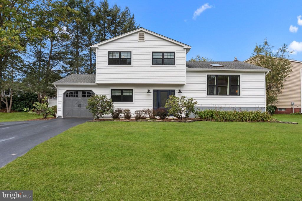 Photo of 47 Wesleyan Drive, HAMILTON, NJ 08690 (MLS # NJME2067210)