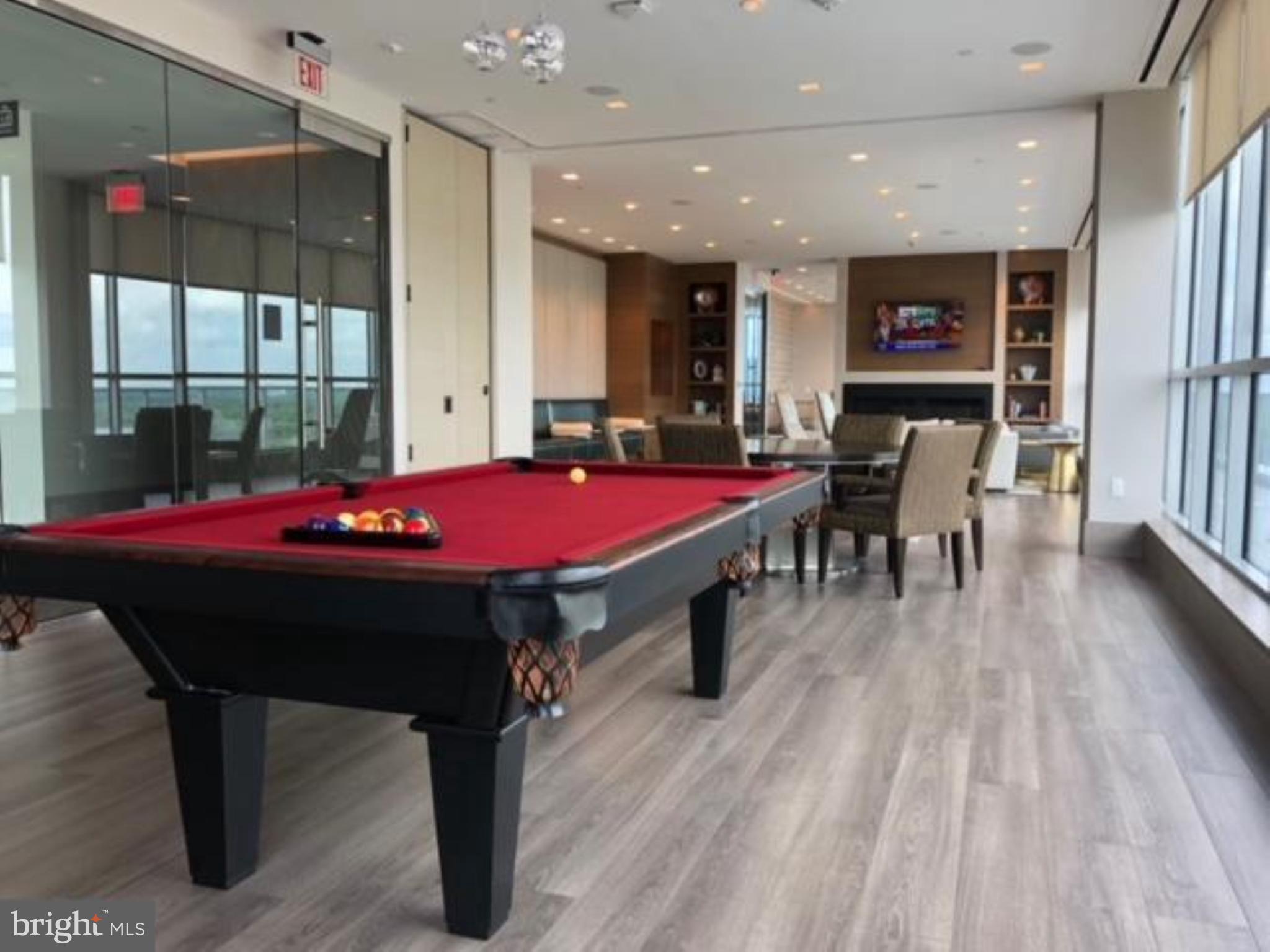 PIKE AND ROSE - Residential