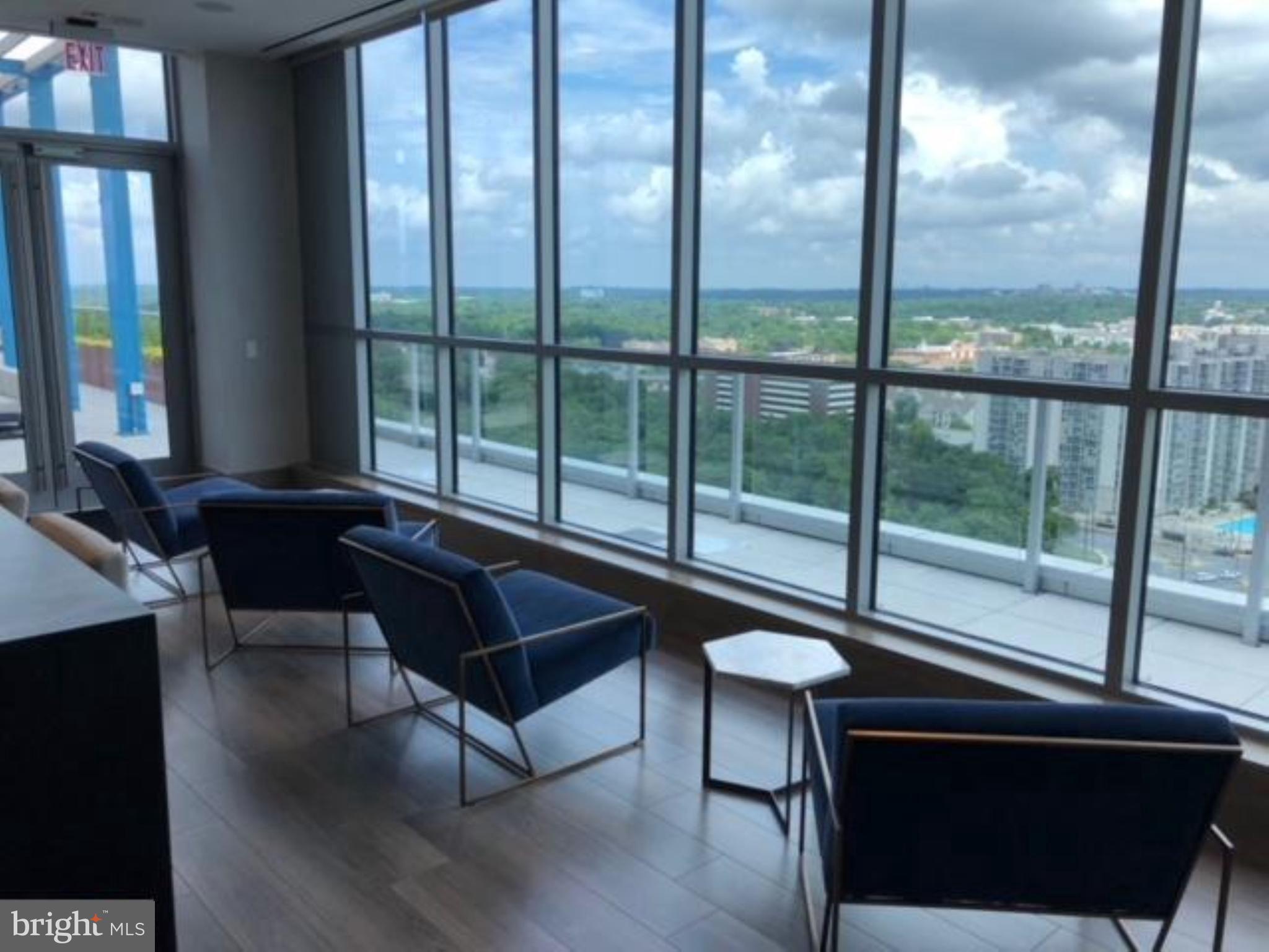 PIKE AND ROSE - Residential