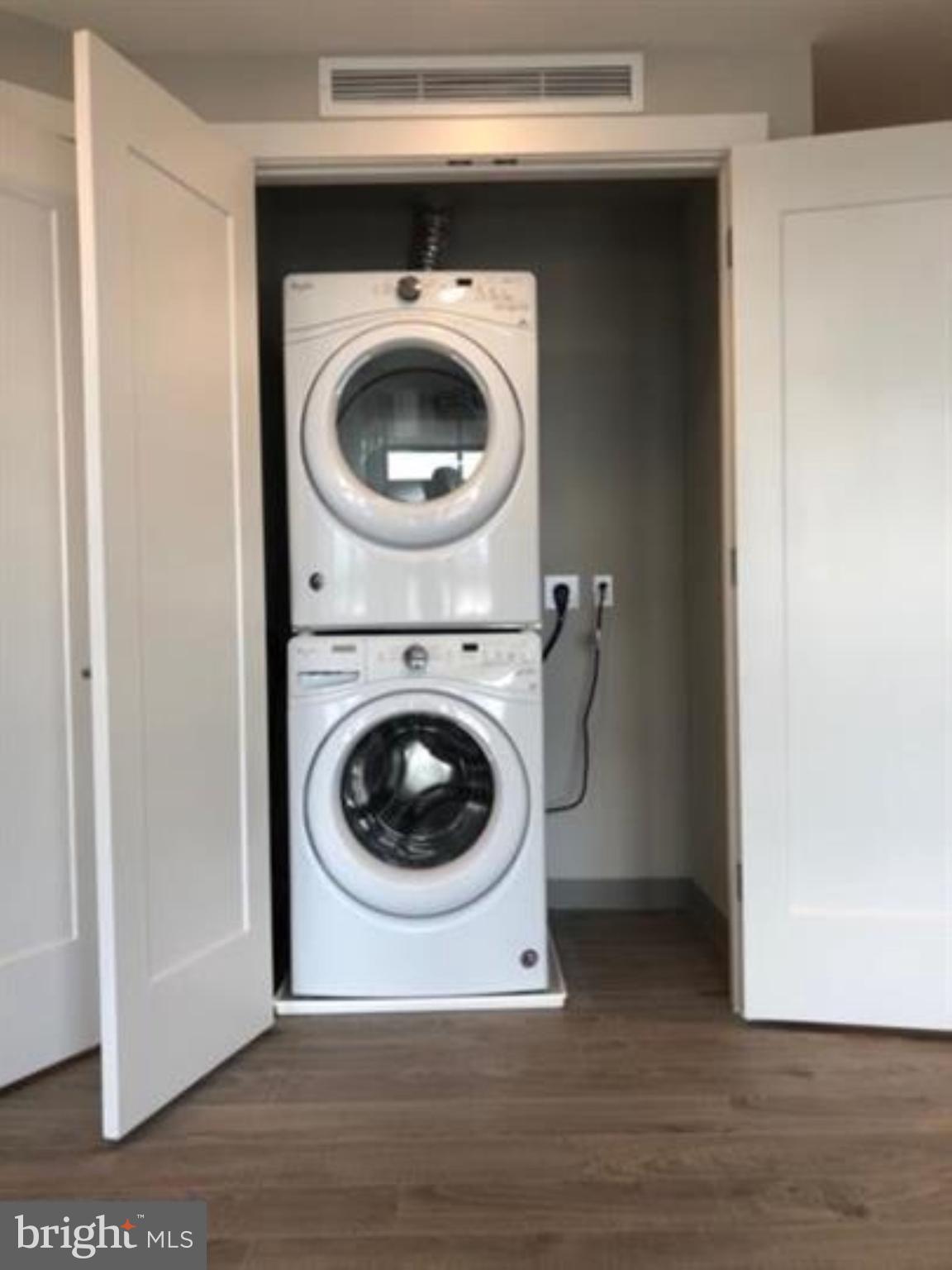 PIKE AND ROSE - Residential