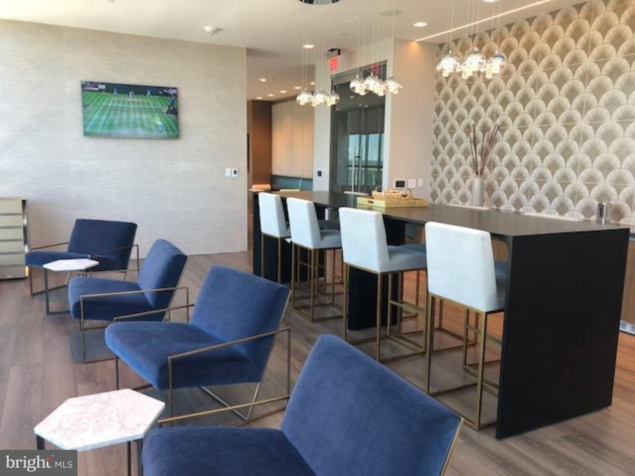 PIKE AND ROSE - Residential